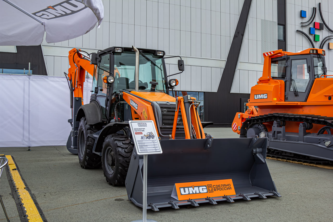 UMG повысила удобство эксплуатации экскаваторов-погрузчиков