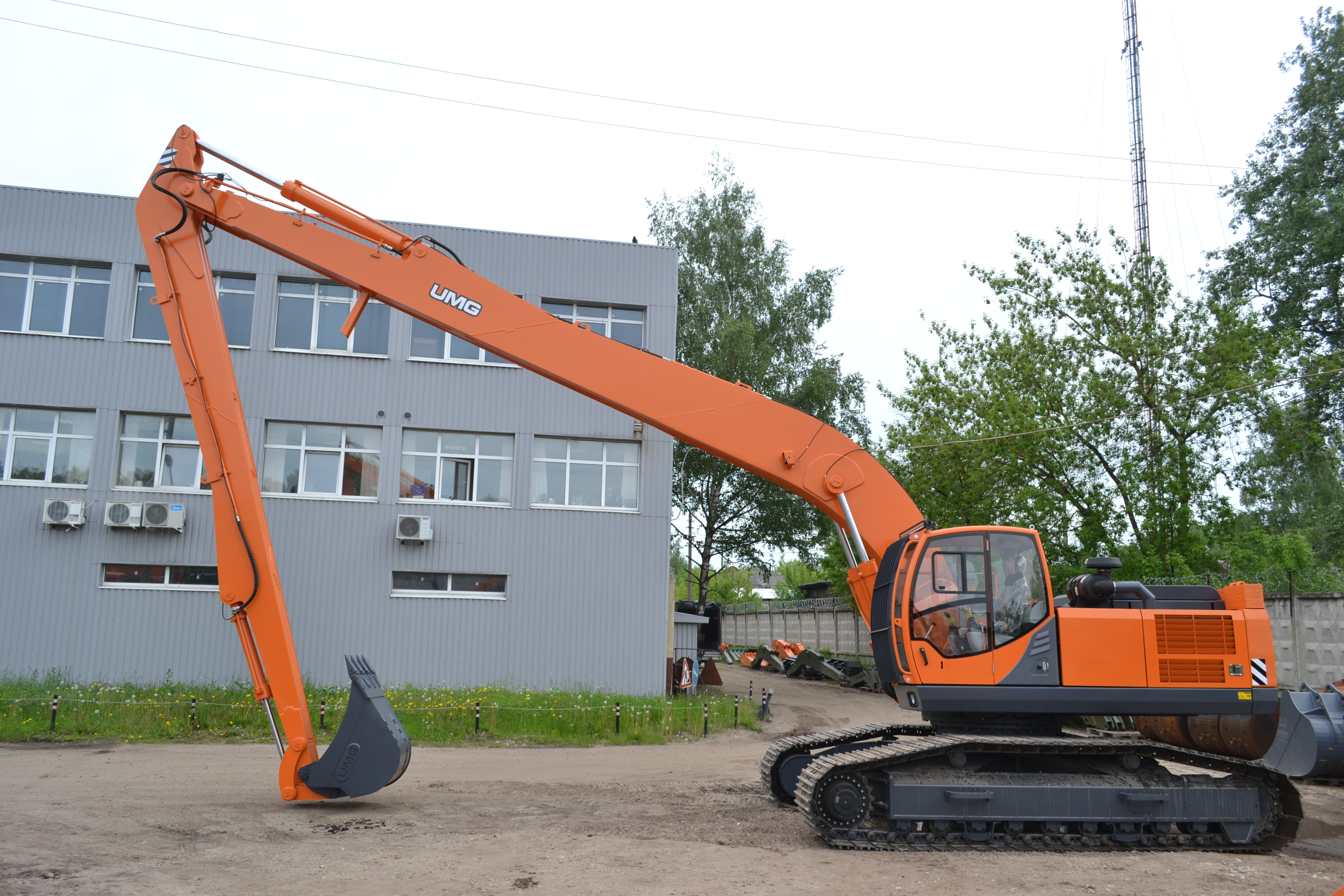 Гусеничный экскаватор umg. Экскаваторы umg эксмаш. Экскаватор umg e220c. Гусеничный экскаватор umg e200c. Umg e200c.