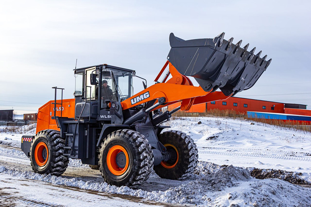 UMG изготовил локализованный фронтальный погрузчик WL50